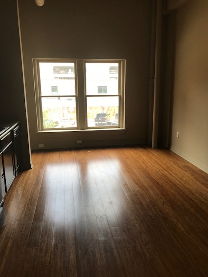 Grand Rapids Apartment: 100 Commerce Ave SW