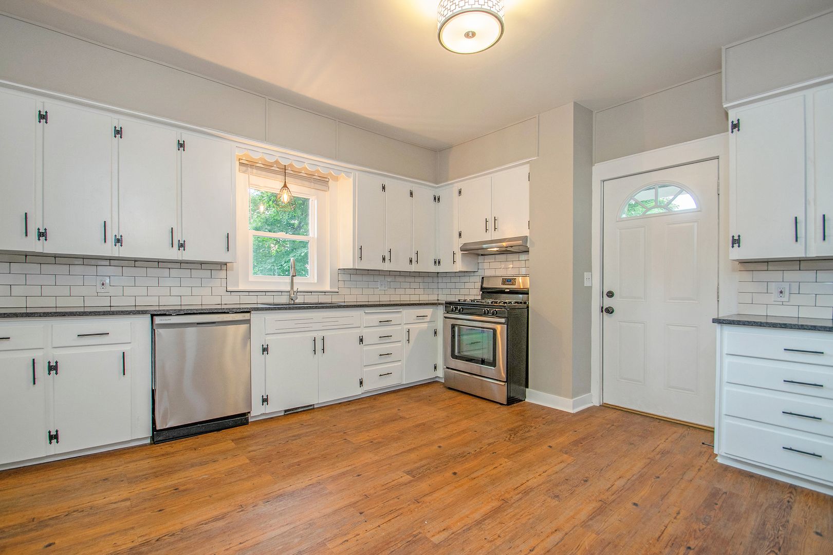 Grand Rapids House: 62 Caroline Pl NE