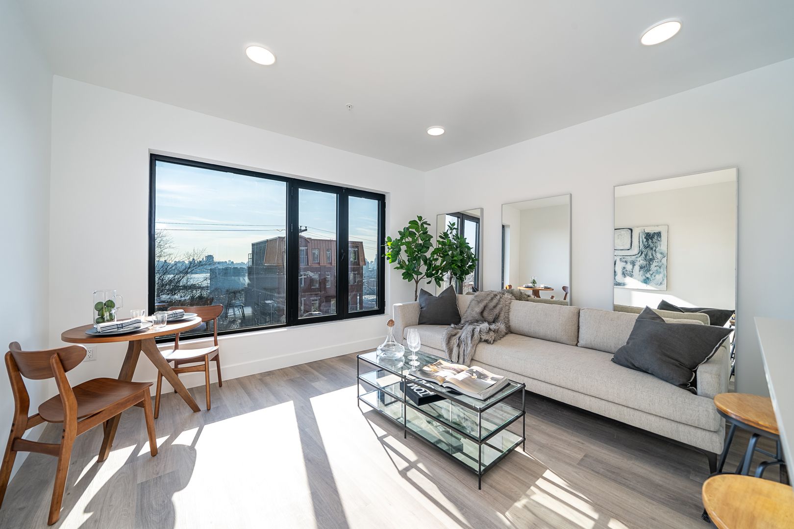 Union City Apartment: 1415 Manhattan Avenue