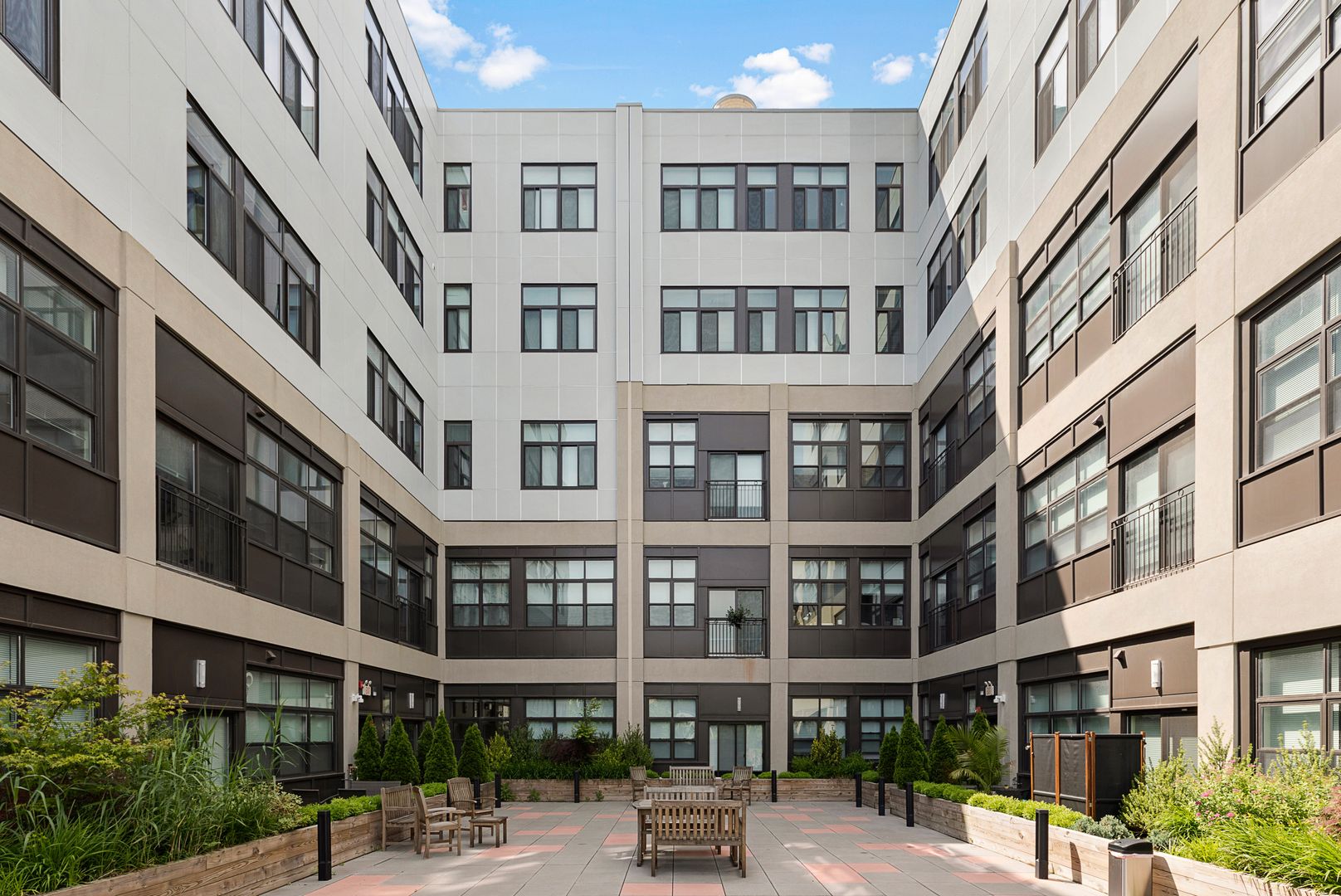 Jersey City Apartment: 136 Oakland Avenue
