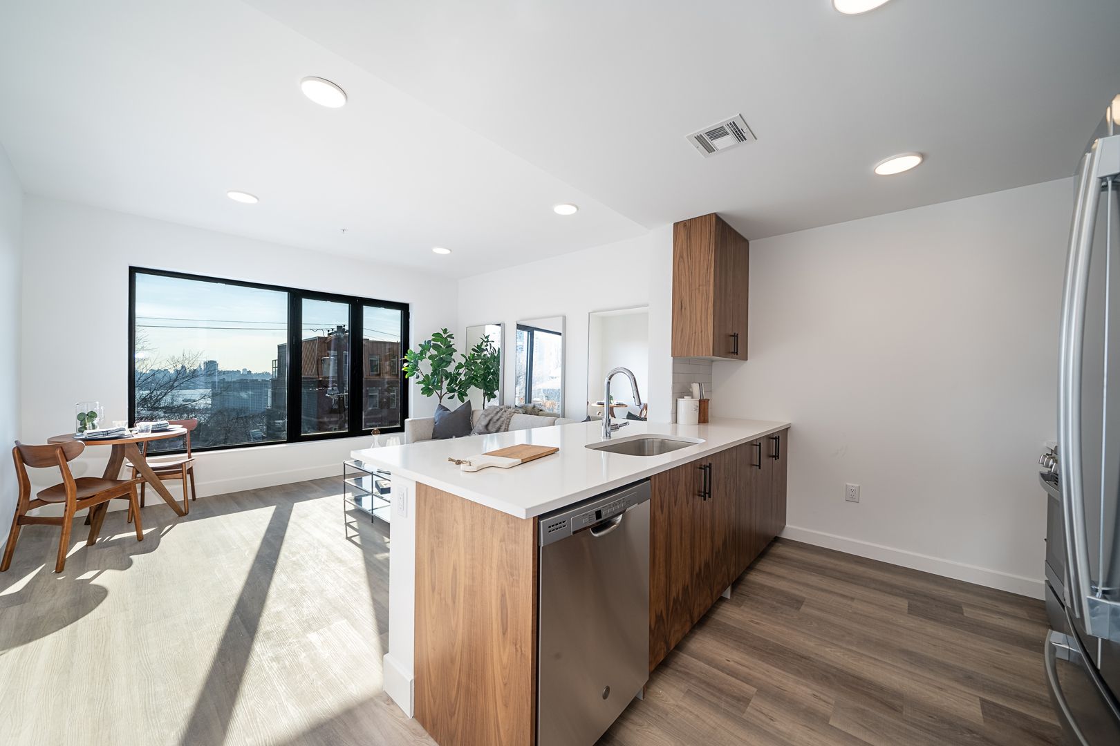 Union City Apartment: 1415 Manhattan Avenue