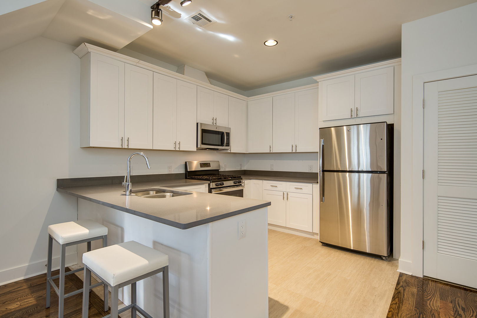 JERSEY CITY Apartment: 170 LAFAYETTE ST.