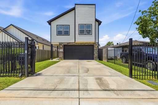 Beautifully Updated Two-Story Home in Houston — Move-In Ready! – photo 1