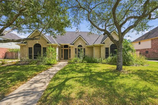4 Bedroom Rental – 2845 Martina Dr, Friendswood, TX 77546