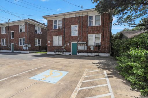 2 Bedroom Rental – 3719 Audubon Pl - Unit 1 , Houston, TX 77006