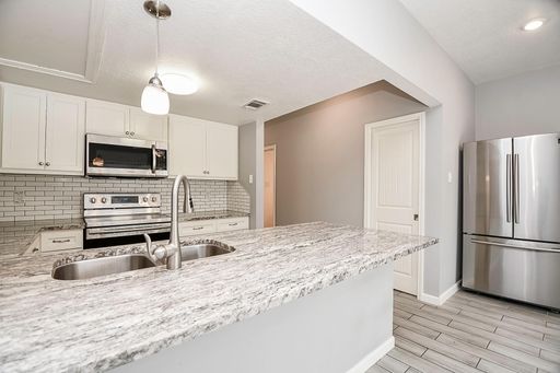 2 Bedroom Rental – 820 Threadneedle St Unit 253, Houston, TX 77079