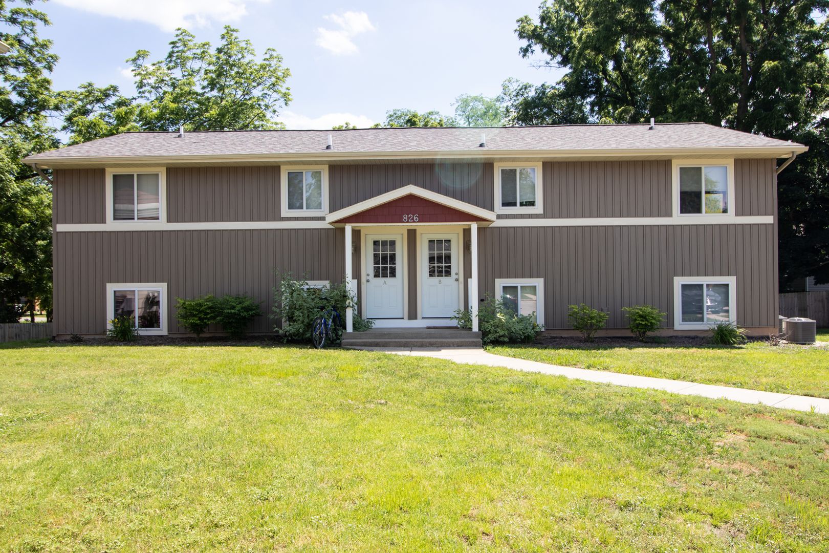 Grand Rapids Apartment: 826 Grand Ave. NE