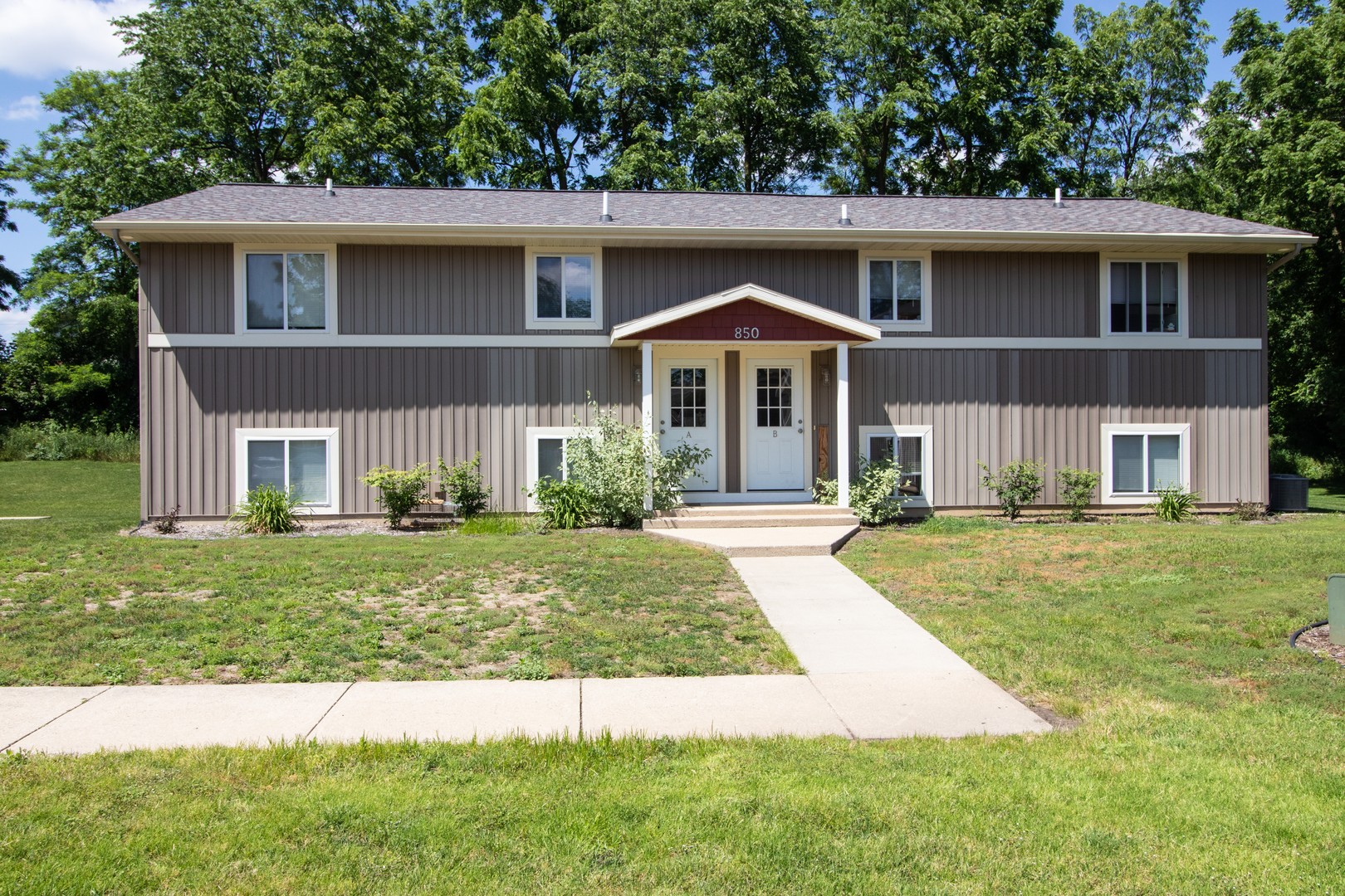 Grand Rapids Apartment: 850 Grand Ave. NE