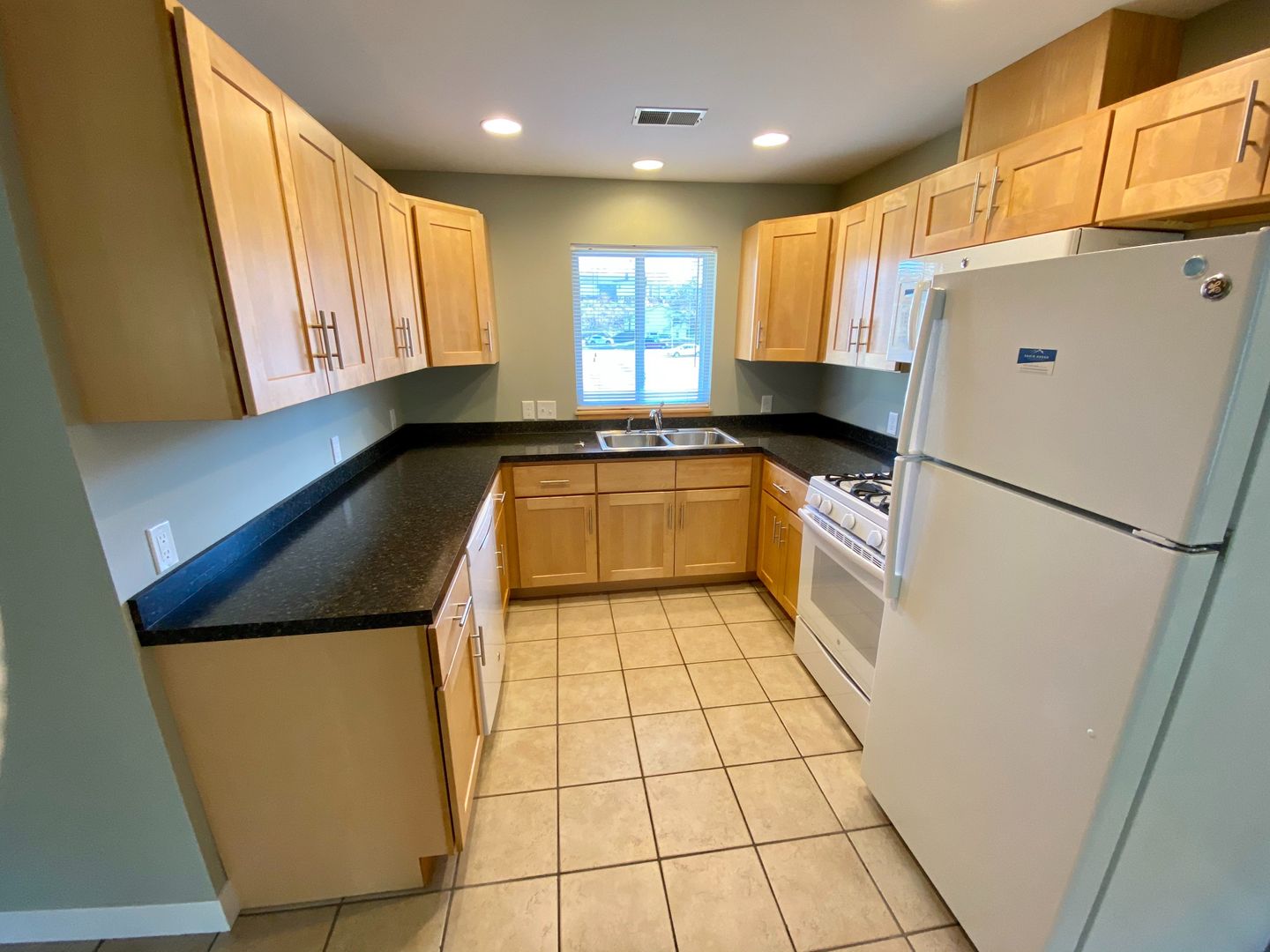 Grand Rapids Apartment: 826 Grand Ave. NE