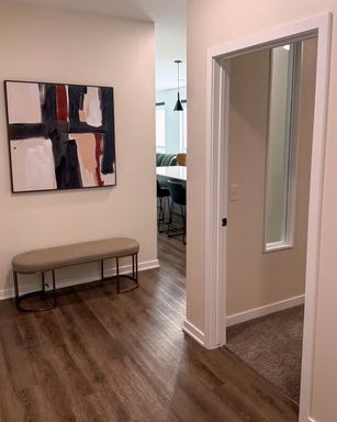 Fully Furnished 1 bedroom with Den! Short Term Lease Available – photo 1