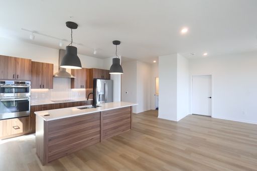 The LEGEND Penthouse at 37 West - Price Drop + FREE parking + MORE! Move in by 3/1, Call for Details! Cottonwood Access Included! – photo 1