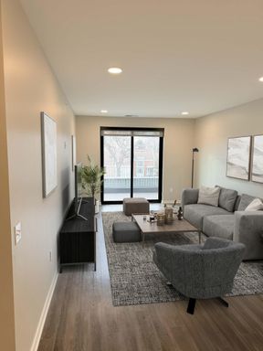 Leavenworth Lofts: Stylish 1-Bedroom. 1 Month Free! – photo 1