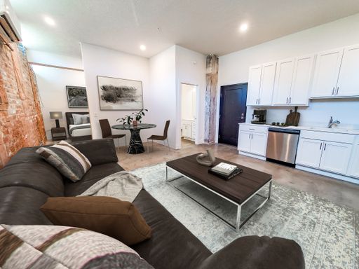 Exposed Brick 1-Bedroom Apartment at a Great Price! – photo 1