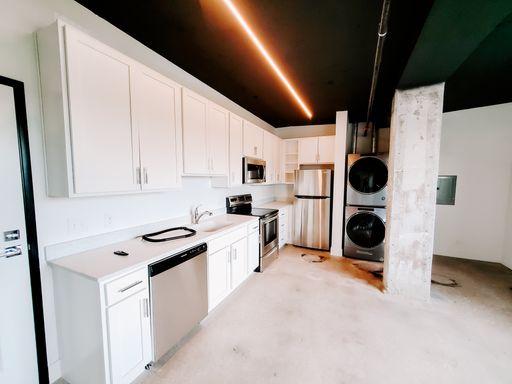 Industrial Studio Apartment near Downtown! – photo 1
