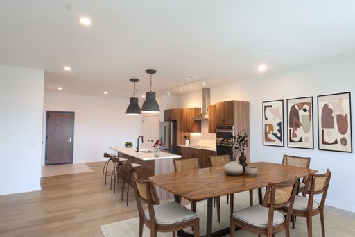 The EXPEDITION Penthouse at 37 West - Price Drop + FREE parking + FREE rent + MORE! Move in by 3/1, Call for Details! Cottonwood Access Included! – photo 1