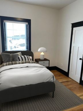 Colonial Hotel Apartments: 1 bedroom with a den: One Month FREE! – photo 1