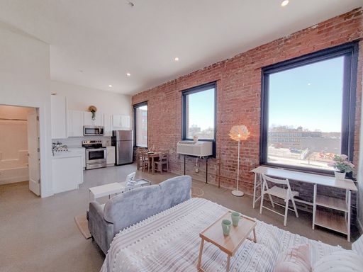 Exposed Brick Studio Apartment at a Great Price! – photo 1