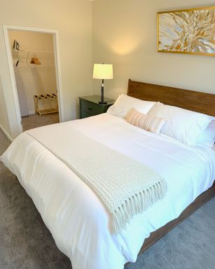 Move‑In Ready 1‑Bedroom – Furnished, Utilities Included | Leavenworth Lofts – photo 1