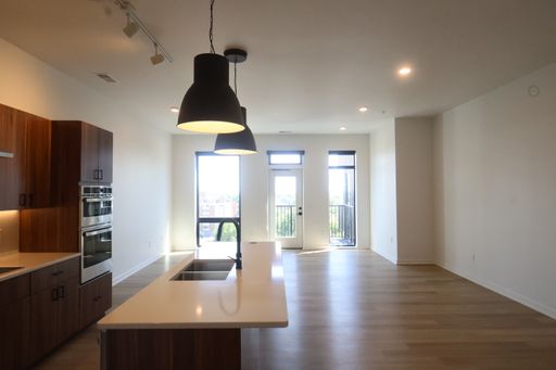 The OCEANIA Penthouse at 37 West - Price Drop + FREE parking + MORE! Move in by 3/1, Call for Details! Cottonwood Access Included! – photo 1