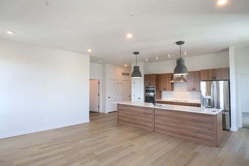 The MARINER Penthouse at 37 West - Price Drop + FREE parking + MORE! Move in by 3/1, Call for Details! Cottonwood Access Included! – photo 1