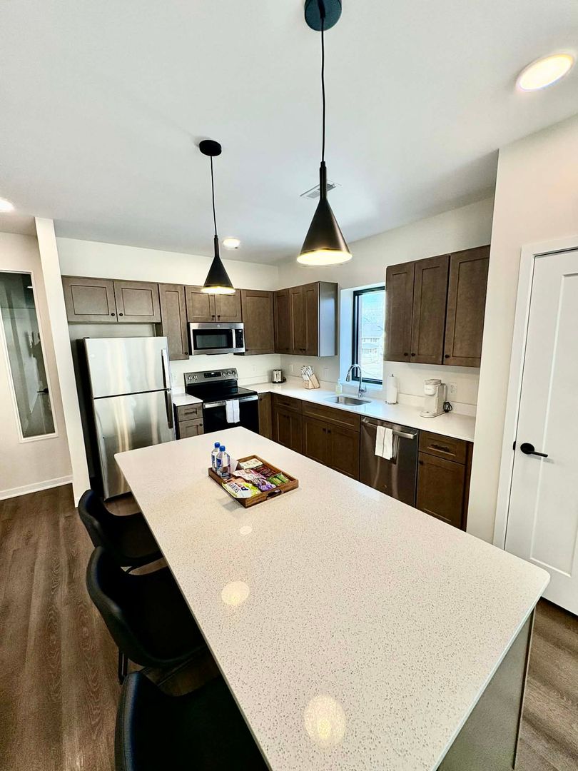 Omaha Apartment: 3612 Leavenworth St