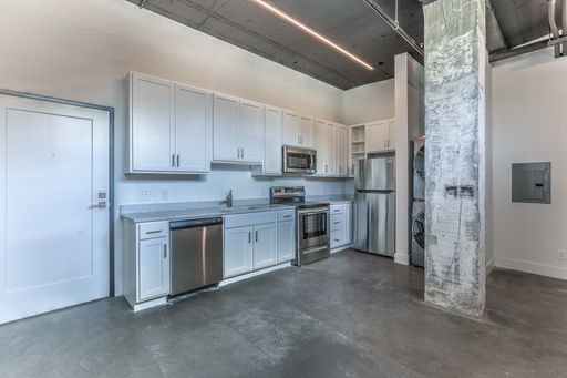 Industrial Studio Apartment near Downtown! – photo 1