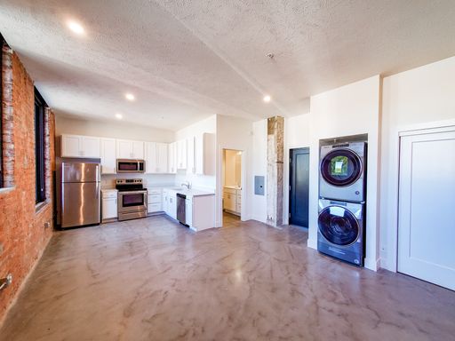 Industrial Studio Apartment near Downtown! – photo 1