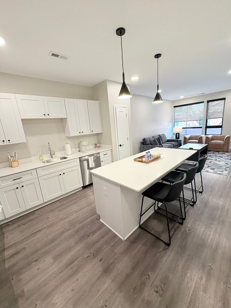 Omaha Apartment: 3612 Leavenworth St