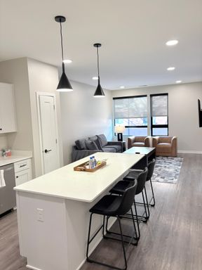 Fully Furnished 1 bedroom with a den, Utilities Included! Short-term leases available now! – photo 1