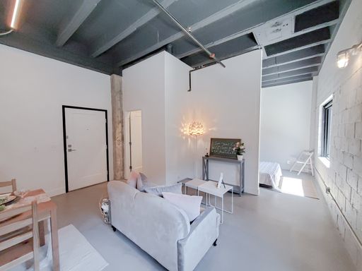 Industrial Studio Apartment near Downtown! – photo 1