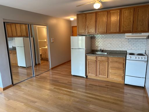 PRICE REDUCED! Studio available early September – photo 1