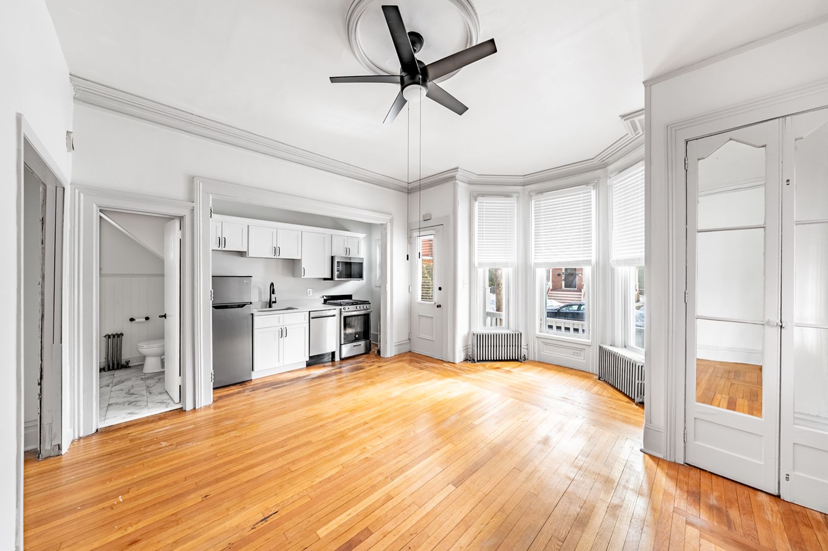 Saratoga Springs Apartment: 107 Caroline Street