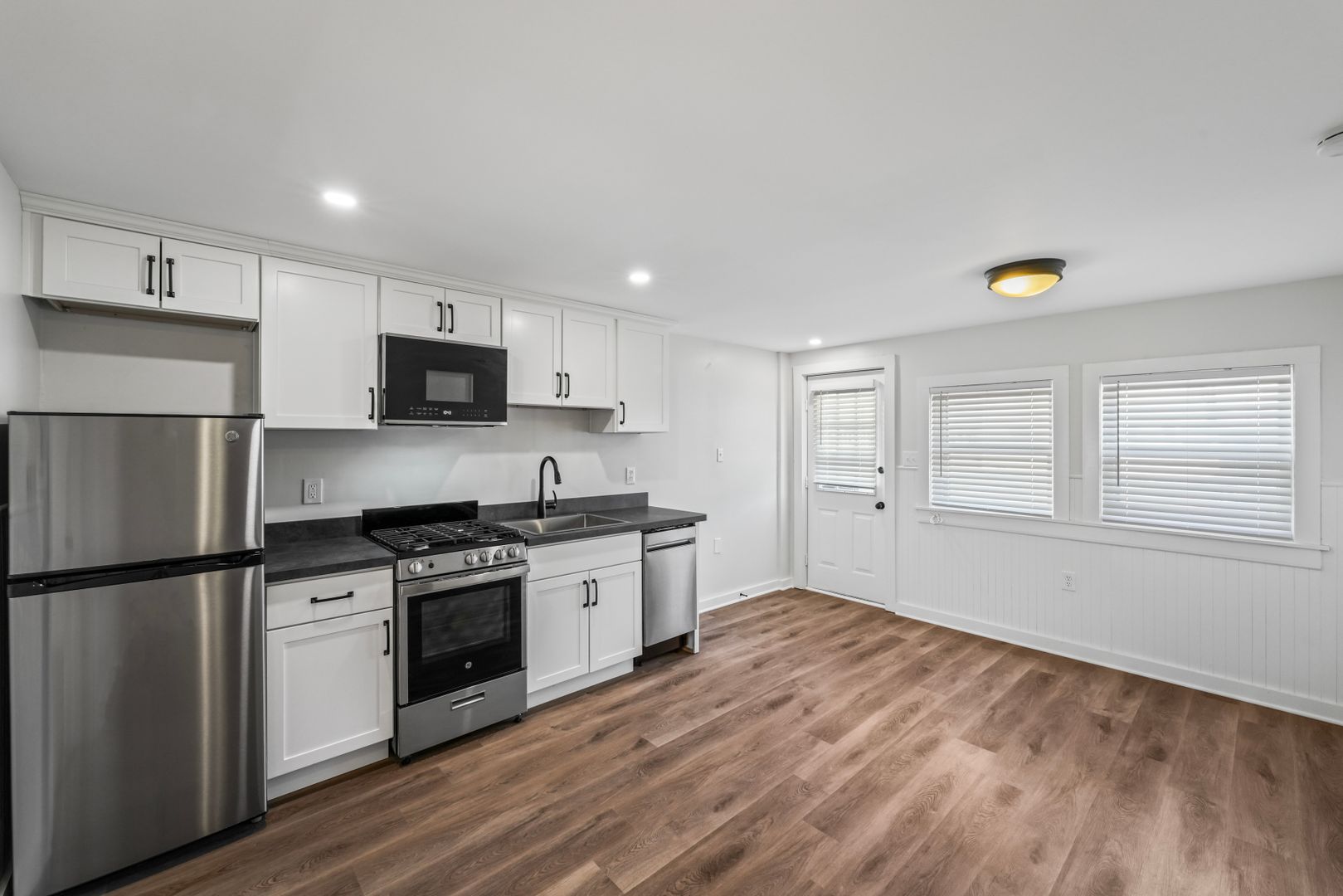 South Glens Falls Apartment: 35 Saratoga Ave