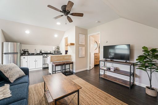 COZY CARRIAGE HOUSE (1bed/ 1ba) - by Green Springs – photo 1