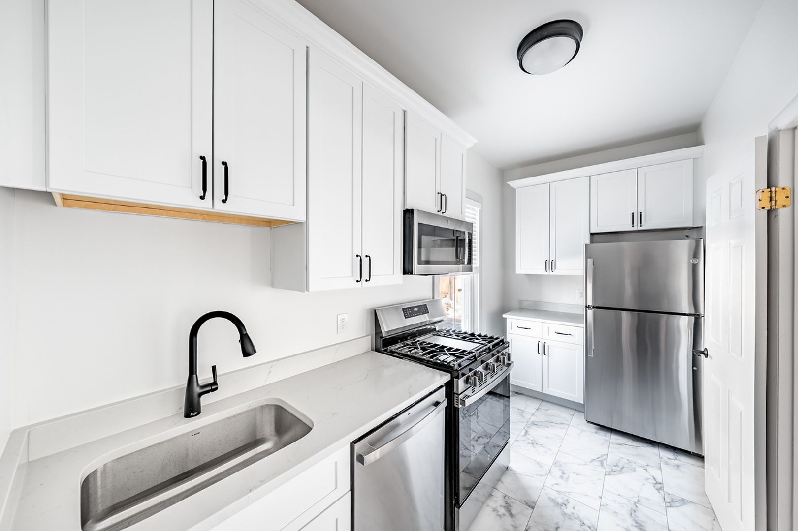 Saratoga Springs Apartment: 107 Caroline Street