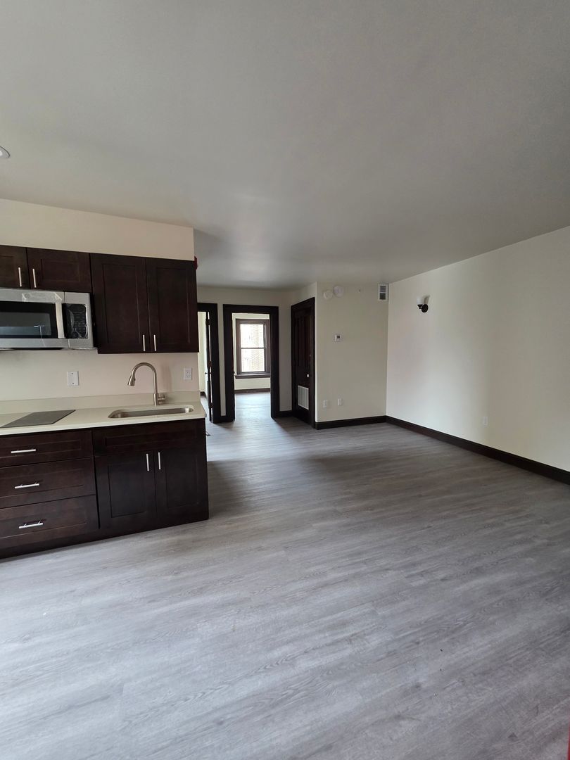 Philadelphia Apartment: 1135 Spring Garden St