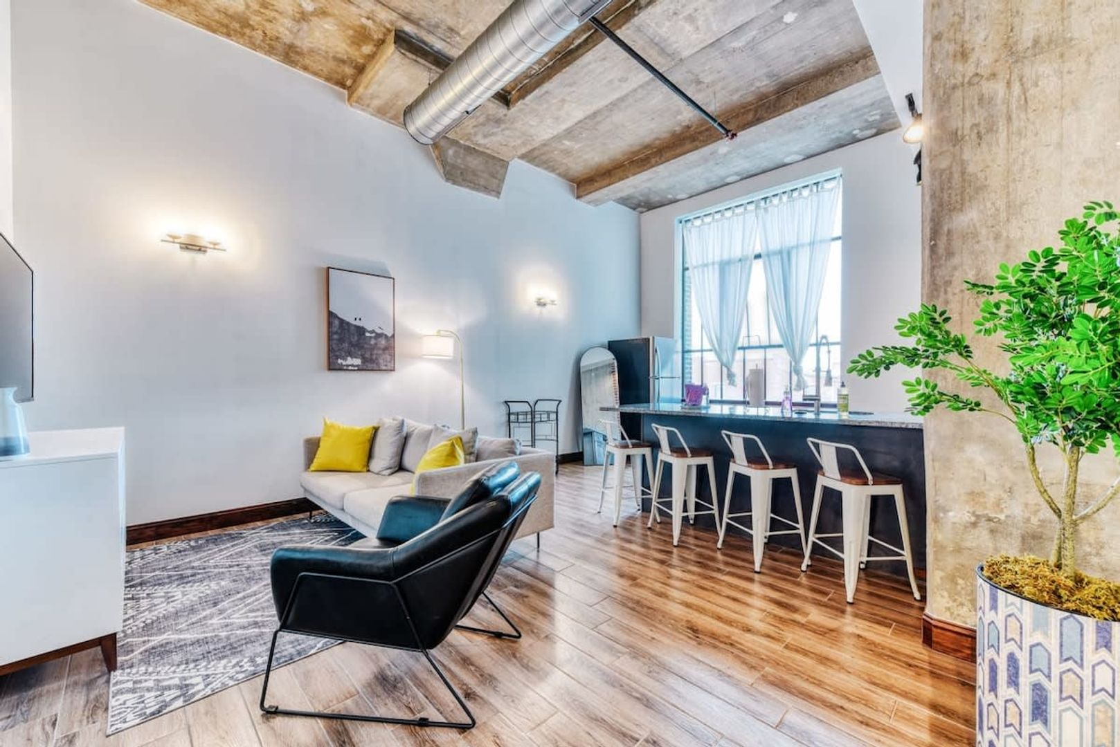 Philadelphia Apartment: 525 N 11th St