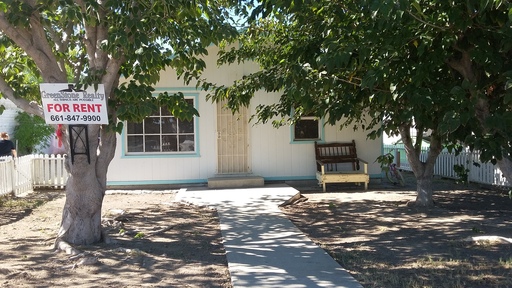 AVAILABLE NOW 3 Bed 1 Bath in Taft CA