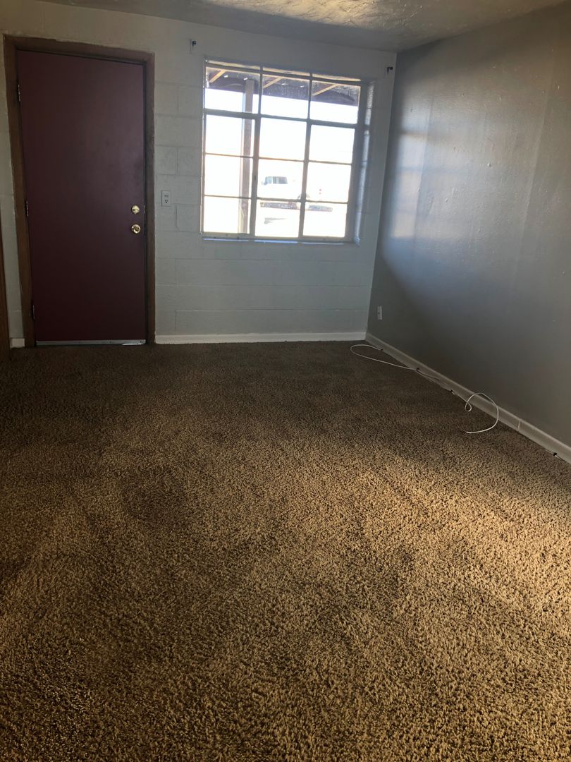 Liberal Apartment: 106 W. 1st St