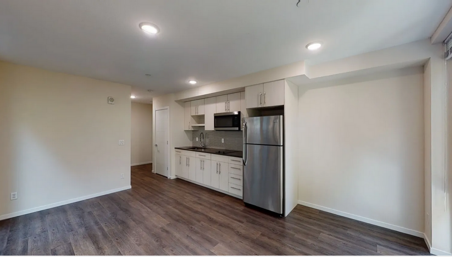 Seattle Apartment: 1420 E Howell ST