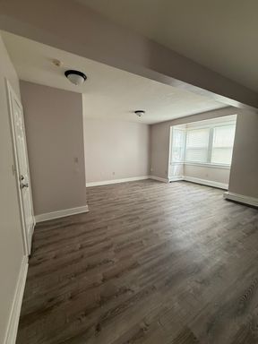 2 bed 1 bath available now!