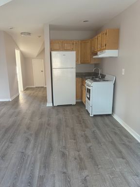 2 bed 1 bath available now!