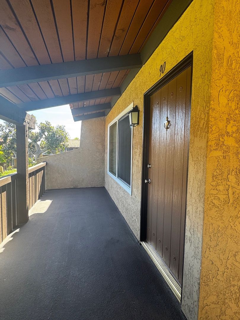 Tustin Apartment: 13882 Tustin E. Drv