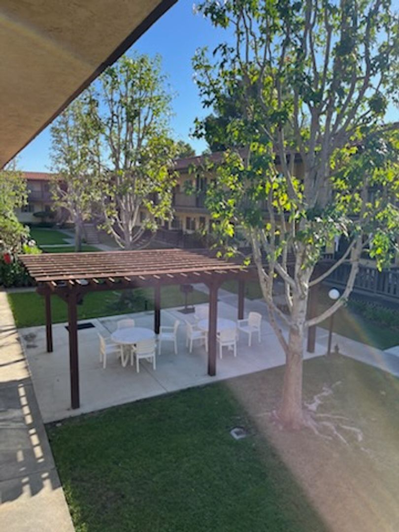 Orange Apartment: 540 S. La Veta Park Circle