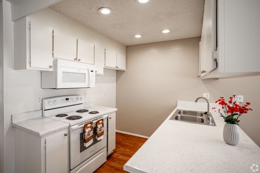 Upstairs 1 Bedroom 1 Bath