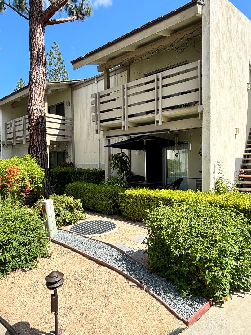 Tustin Apartment: 14160 Red Hill Ave