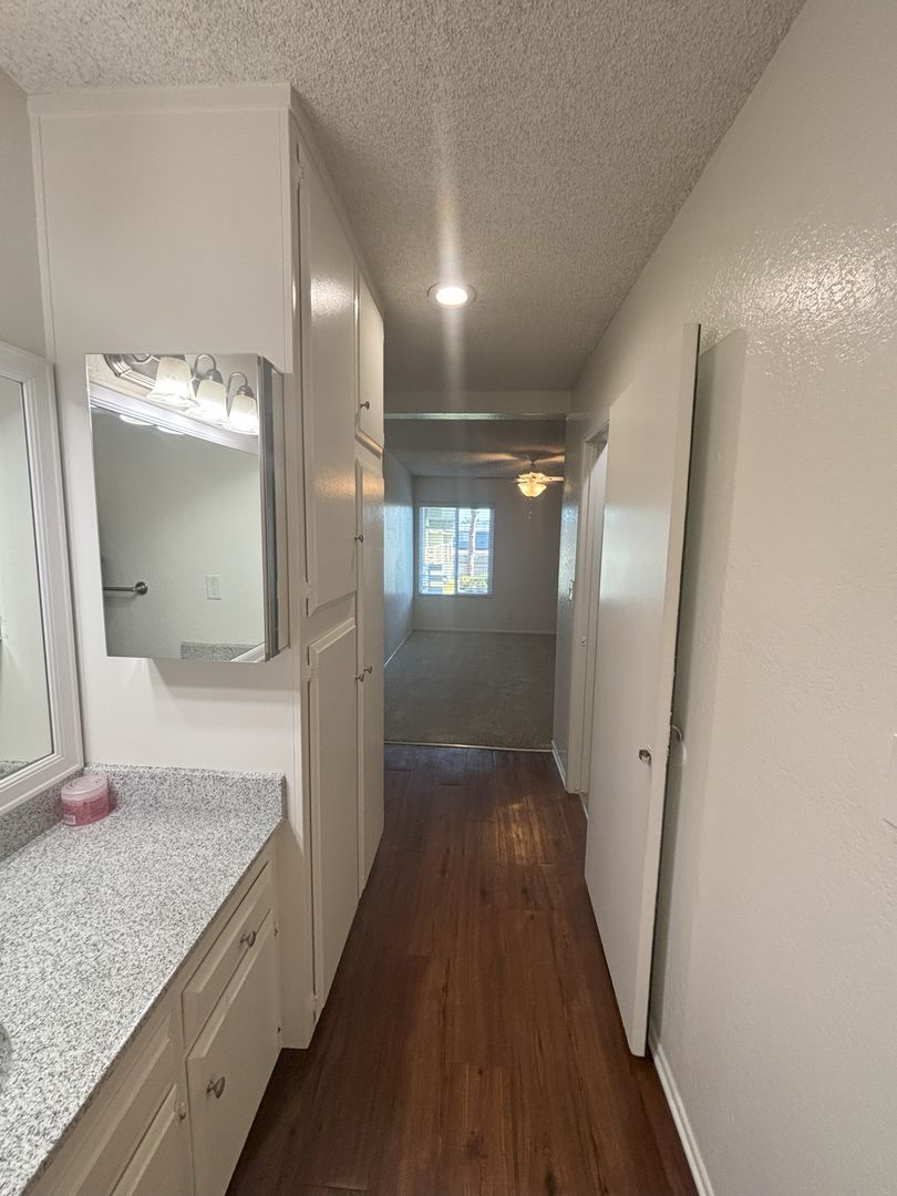 Tustin Apartment: 14160 Red Hill Ave