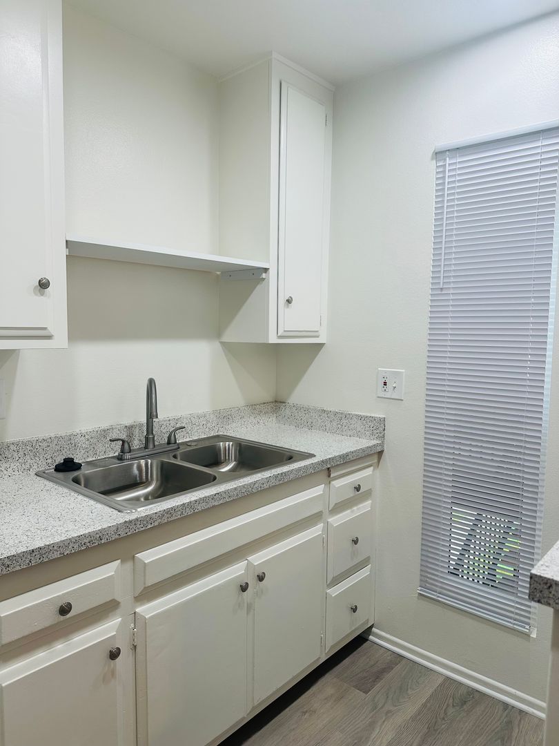 Tustin Apartment: 131 Hall Circle