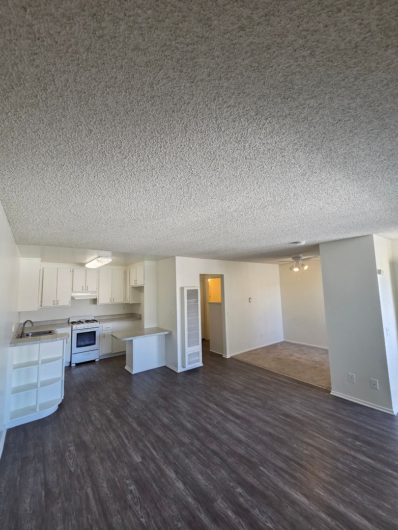 Anaheim Apartment: 489 S. Chatham Circle