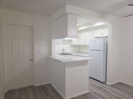 Spacious Upstairs One Bedroom Apartment. $950 off First Month's Rent with 12 Month Lease (OAC)! – photo 1